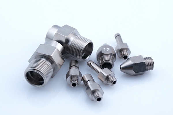 機(jī)床操作中工作人員應(yīng)該注意事項氣動元件2